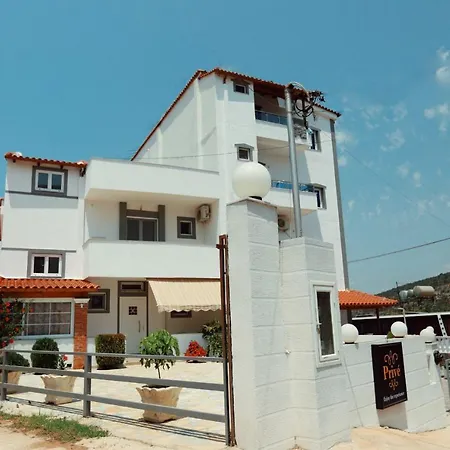 Отель Prive And Саранда