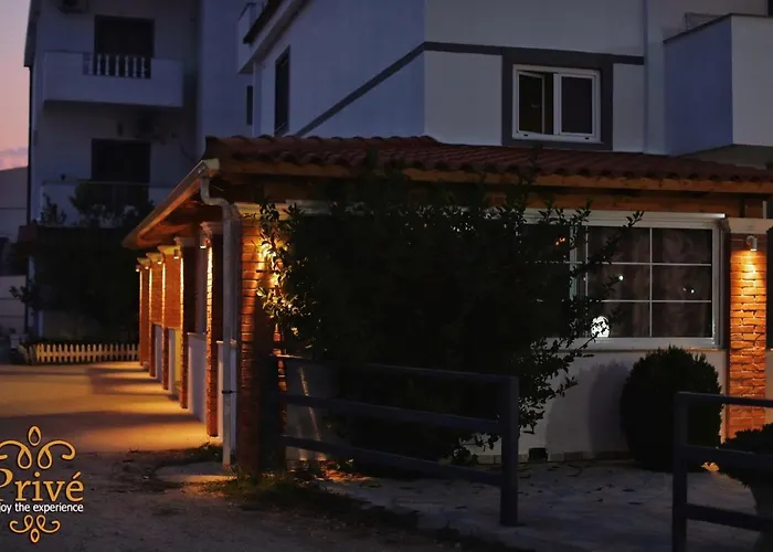 Отель Prive And Саранда