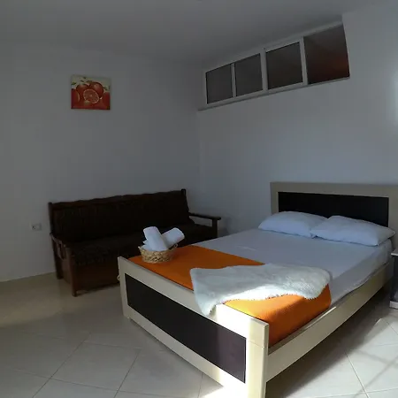 ホテル Prive And Sarandë